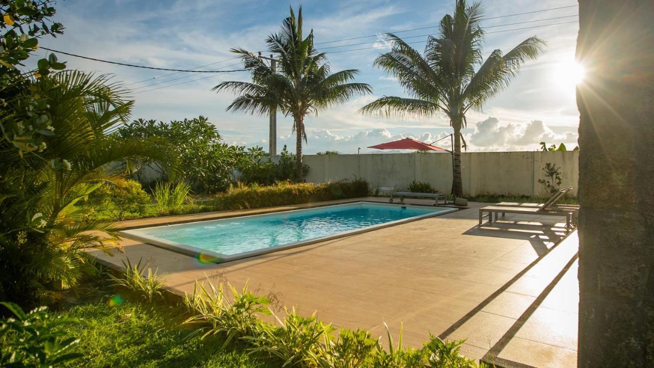 Villa Angelou - Sunlit Beach Getaway With Pool And Wifi Belle Mare Exterior foto
